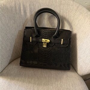 Elegant Black Snake-Embossed Handbag